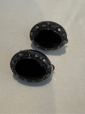 Black Oval Vintage-Style Clip-On Earrings